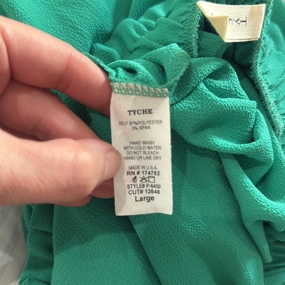 Tyche flowy green stretchy waist shorts with pocket size large - Picture 4 of 4